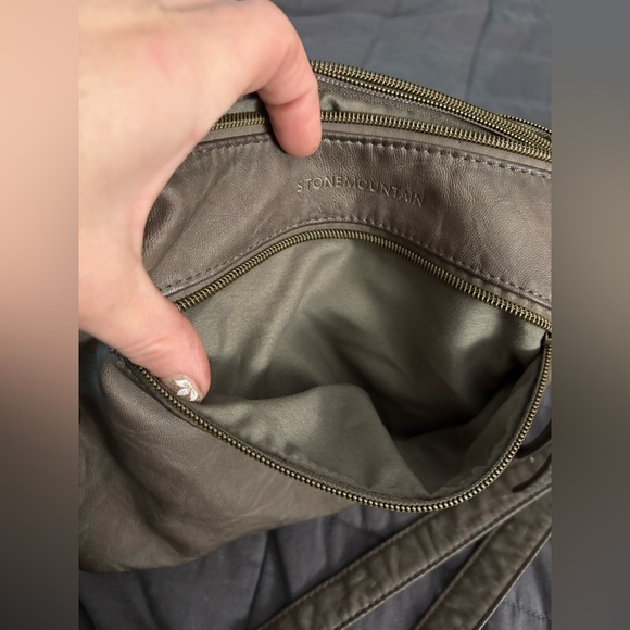 Stone Mountain Accessories Women's Soft Gray Crossbody Bag - Picture 9 of 11